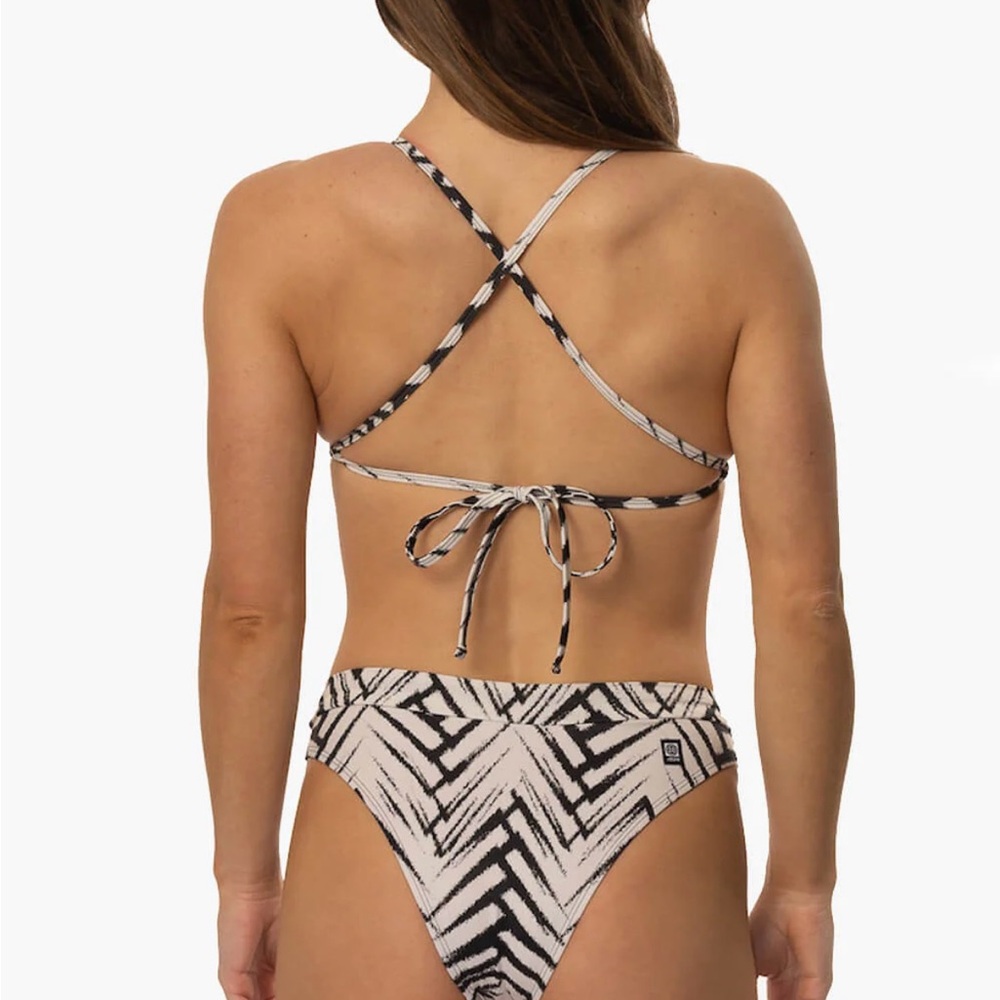 Jolyn Alanna bottoms in Pacific - Picture 2 of 3
